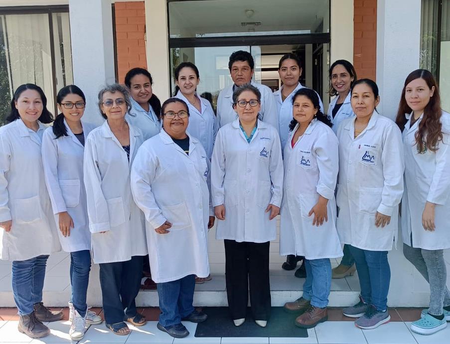 Equipo de trabajo del Laboratorio de Medio Ambiente de la UAGRM